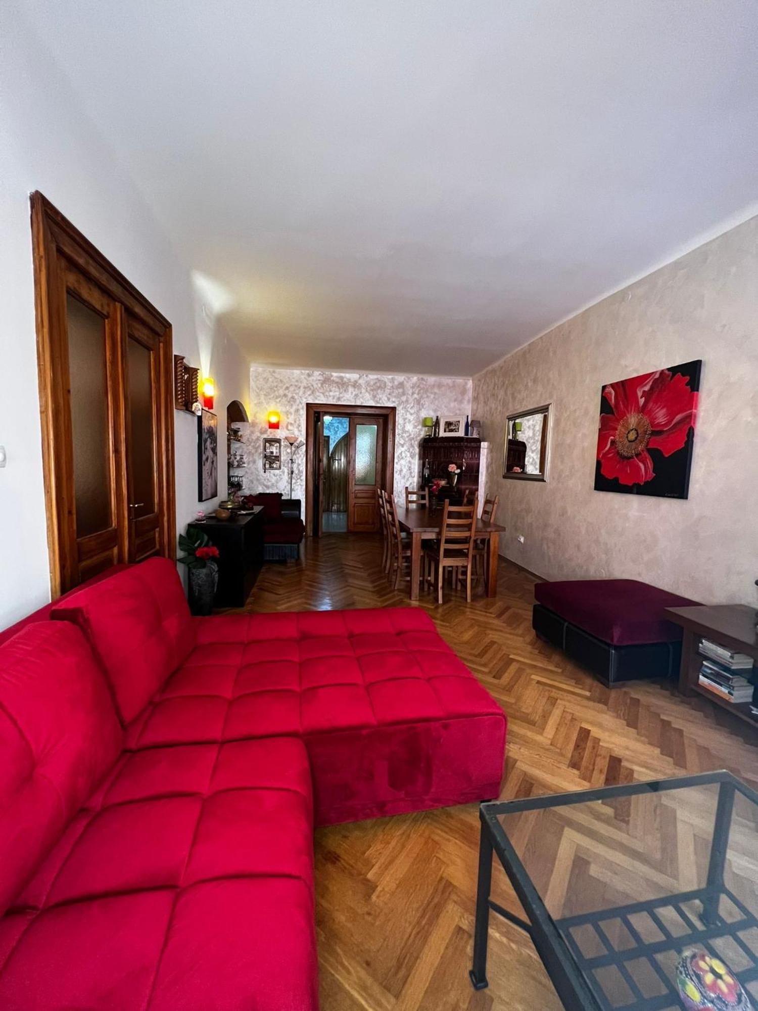 Vintage Luxury Old City Apartment